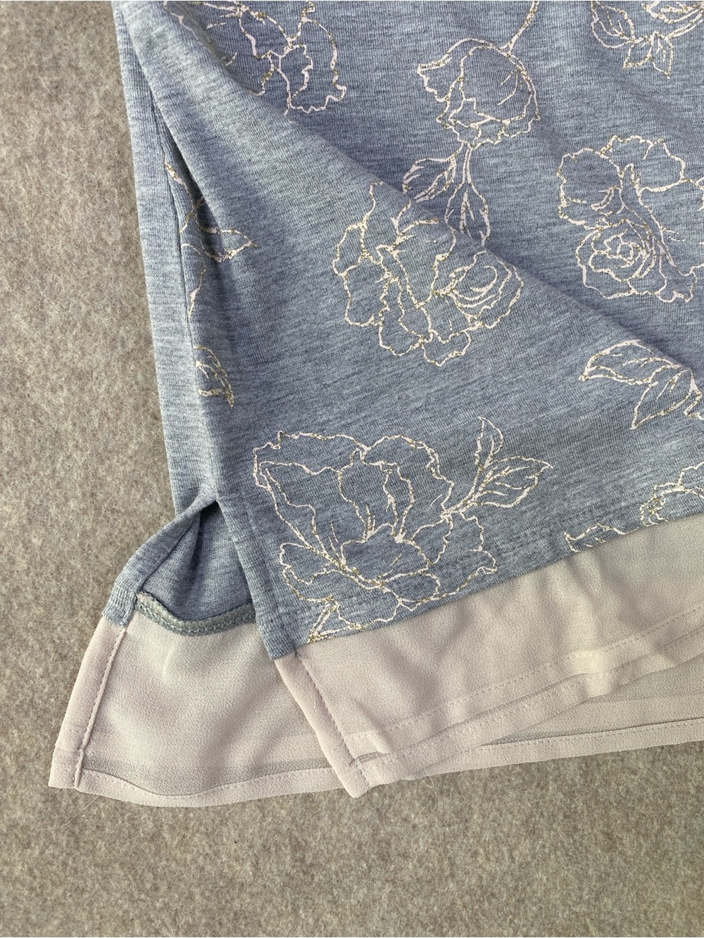 WHBM NWT Glitter Floral Layered V Neck Tee Gray XS - Picture 9 of 11
